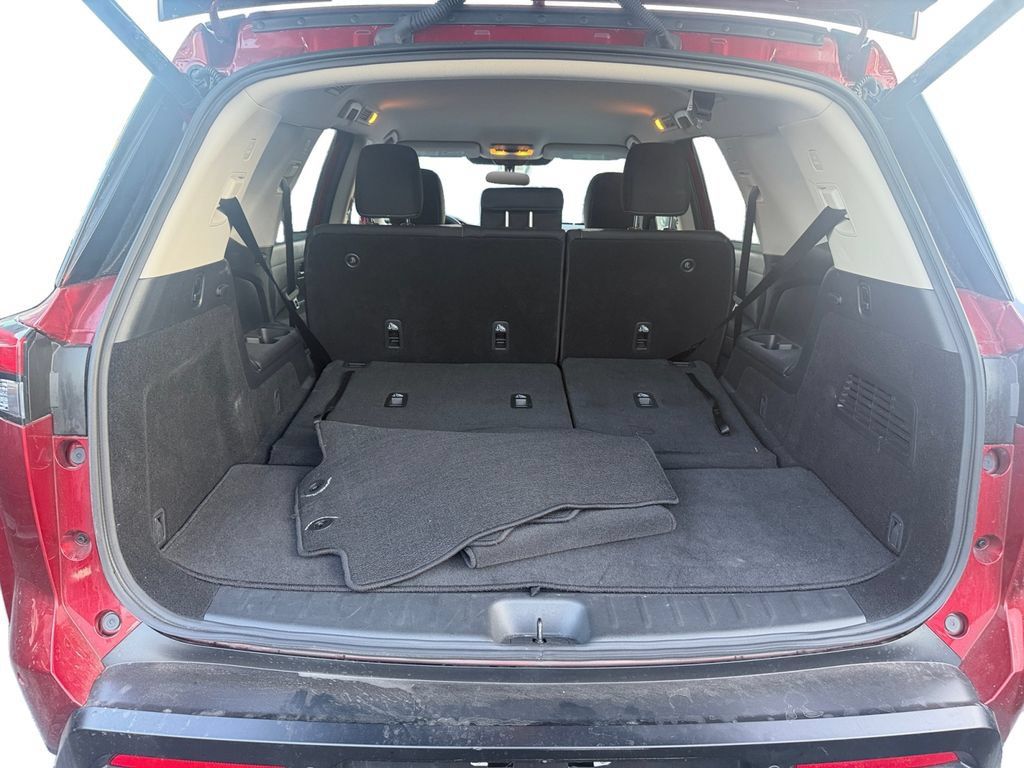 Used 2026 Nissan Pathfinder SV FWD image 9