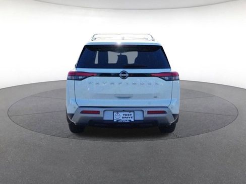 Certified 2024 Nissan Pathfinder SL image 4