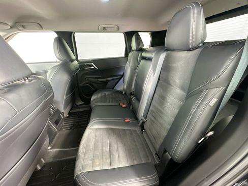 Used 2022 Mitsubishi Outlander SE image 24