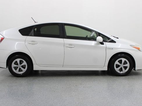 Used 2015 Toyota Prius Three image 2