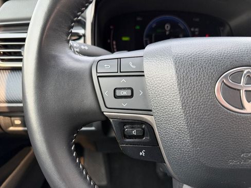 Used 2025 Toyota Camry SE FWD image 15