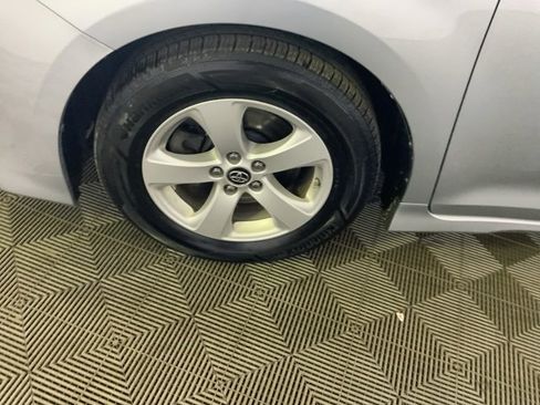 Used 2019 Toyota Sienna LE w/ LE Preferred Package image 42