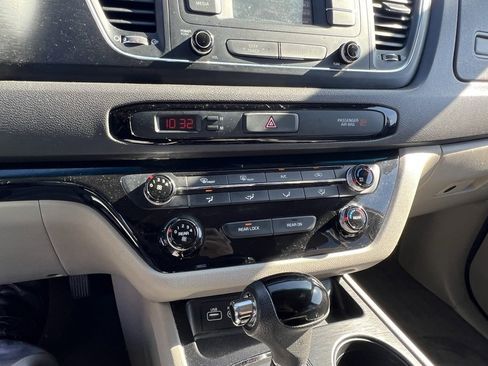 Used 2016 Kia Sedona LX w/ Option Group 020 image 17