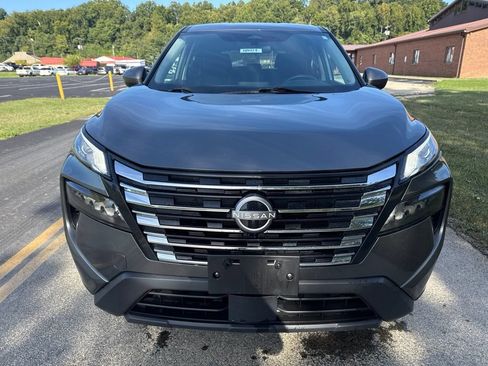 Used 2024 Nissan Rogue SV FWD image 2