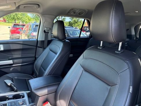 Used 2023 Ford Explorer XLT w/ Equipment Group 202A AWD/4WD image 9