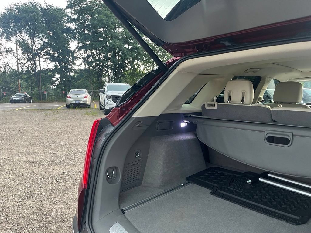 Used 2018 Cadillac XT5 Luxury w/ Driver Awareness Package FWD image 13