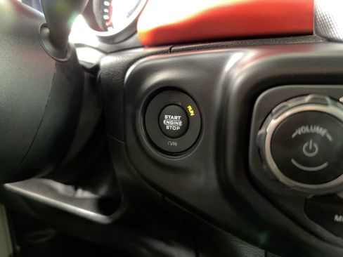 Used 2020 Jeep Gladiator Rubicon image 25