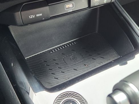 Used 2023 Kia Niro EX image 23