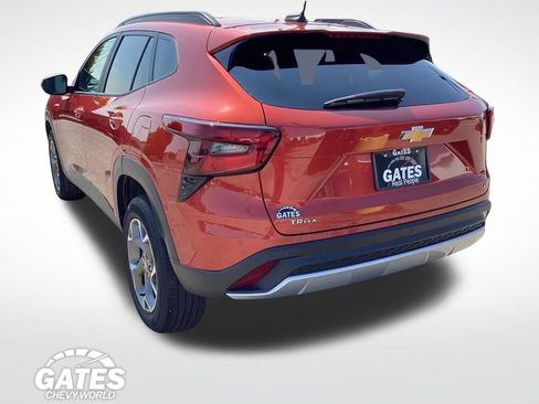 Used 2024 Chevrolet Trax LT w/ Driver Confidence Package FWD image 7
