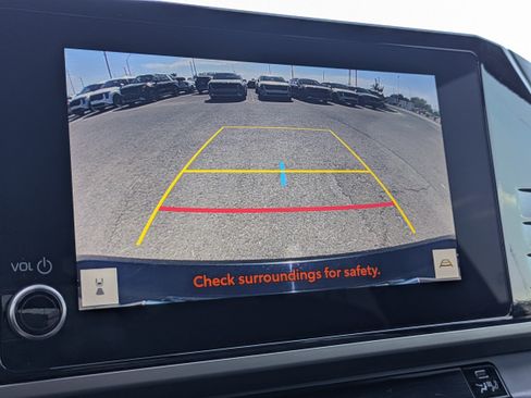 Used 2025 Toyota Camry SE w/ Convenience Package FWD image 27