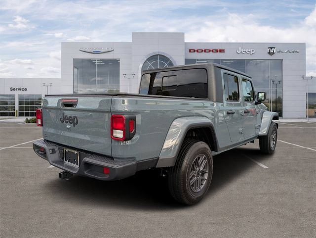 Used 2025 Jeep Gladiator Sport AWD/4WD image 3