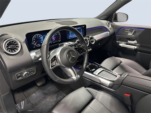 Used 2025 Mercedes-Benz GLB 250 4MATIC image 14