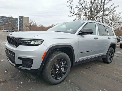 New 2025 Jeep Grand Cherokee L Altitude AWD/4WD image 2