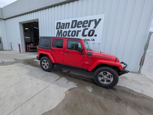 Used 2017 Jeep Wrangler Unlimited Sahara w/ Connectivity Group AWD/4WD image 19