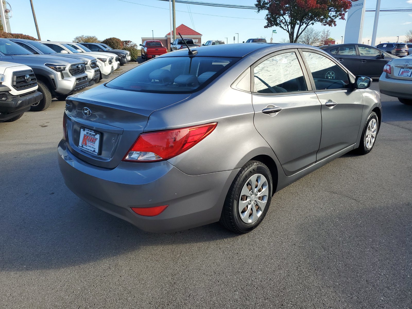Used 2017 Hyundai Accent SE FWD image 4