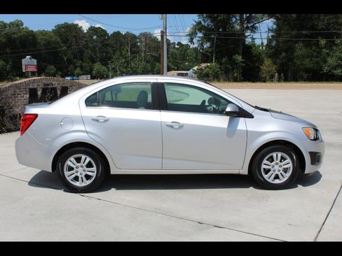 Used 2014 Chevrolet Sonic LT image 2