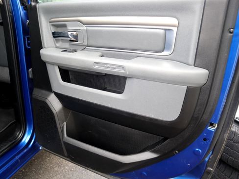 Used 2019 RAM 1500 Classic SLT image 41