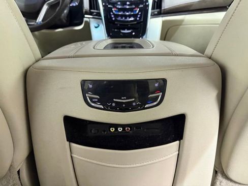 Used 2016 Cadillac Escalade Premium image 27