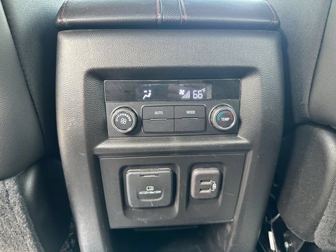 Used 2023 Chevrolet Traverse RS AWD/4WD image 39