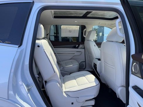 New 2026 Buick Enclave Avenir w/ Super Cruise Package AWD/4WD image 7