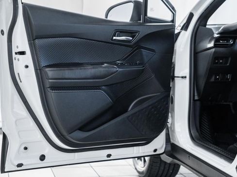 Used 2018 Toyota C-HR XLE image 33