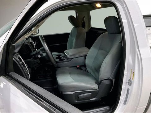 Used 2018 RAM 2500 Tradesman w/ Chrome Appearance Group image 21