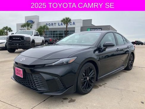 Used 2025 Toyota Camry SE FWD image 3