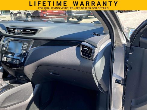 Used 2022 Nissan Rogue Sport SV AWD/4WD image 17