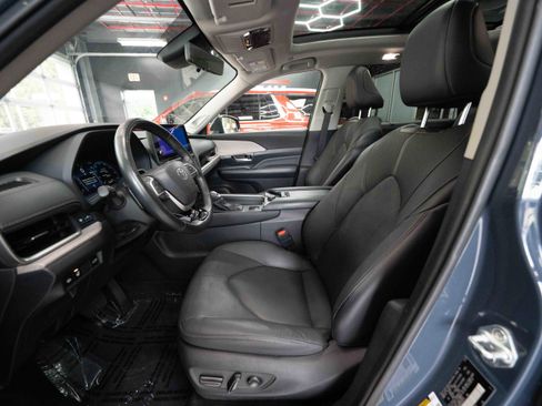 Used 2024 Toyota Grand Highlander AWD image 9