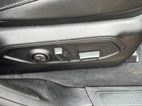 Used 2023 Jeep Grand Cherokee Limited w/ Black Appearance Package image 22