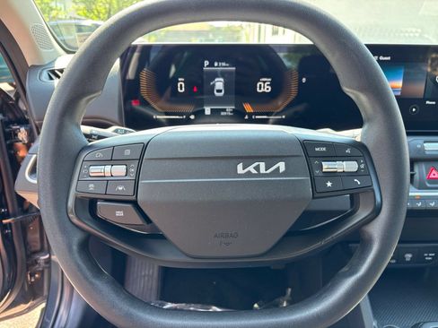 Used 2025 Kia K4 FWD image 28
