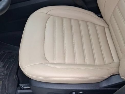 Used 2022 Ford Edge SEL w/ Convenience Package AWD/4WD image 2