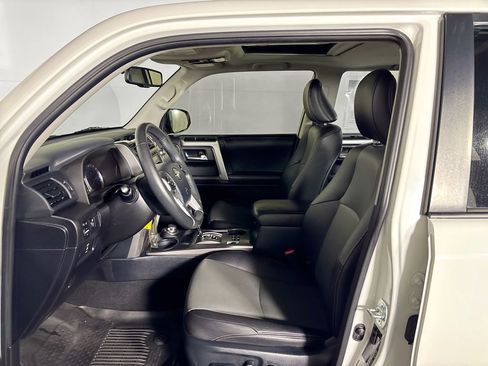 Used 2018 Toyota 4Runner SR5 Premium image 11