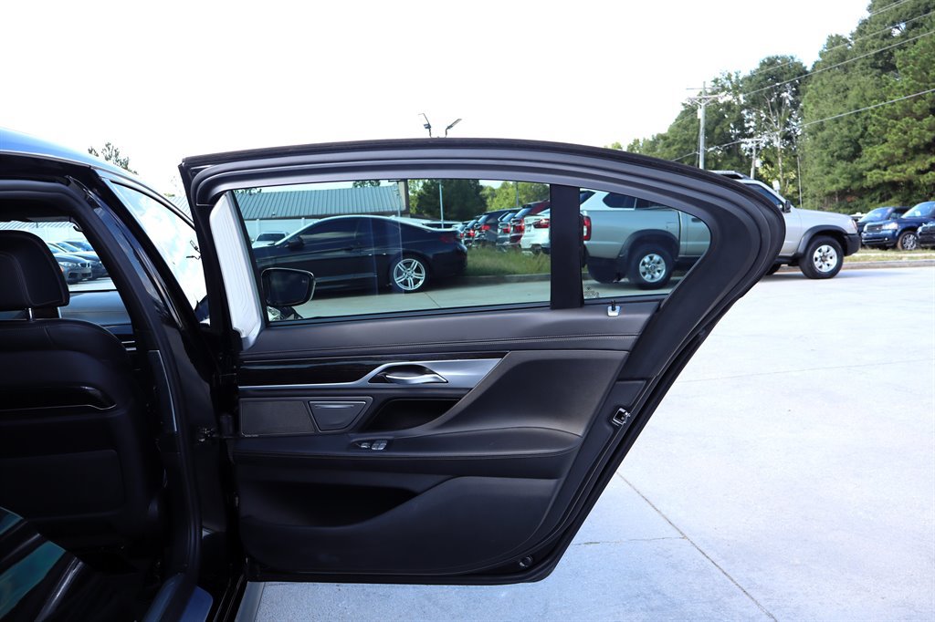 Used 2019 BMW 740i w/ Executive Package RWD image 38