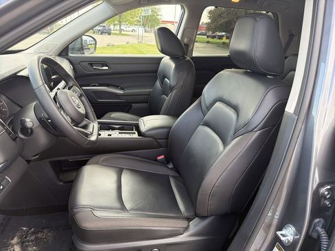 Certified 2025 Nissan Pathfinder SL w/ SL Premium Package FWD image 22