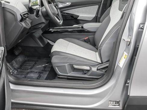 Certified 2025 Volkswagen ID.4 Pro AWD/4WD image 17