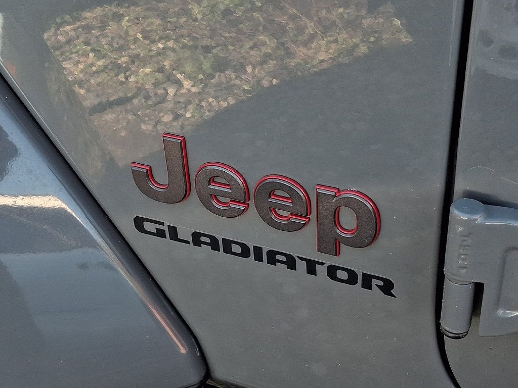 Used 2022 Jeep Gladiator Rubicon w/ Cold Weather Group AWD/4WD image 11