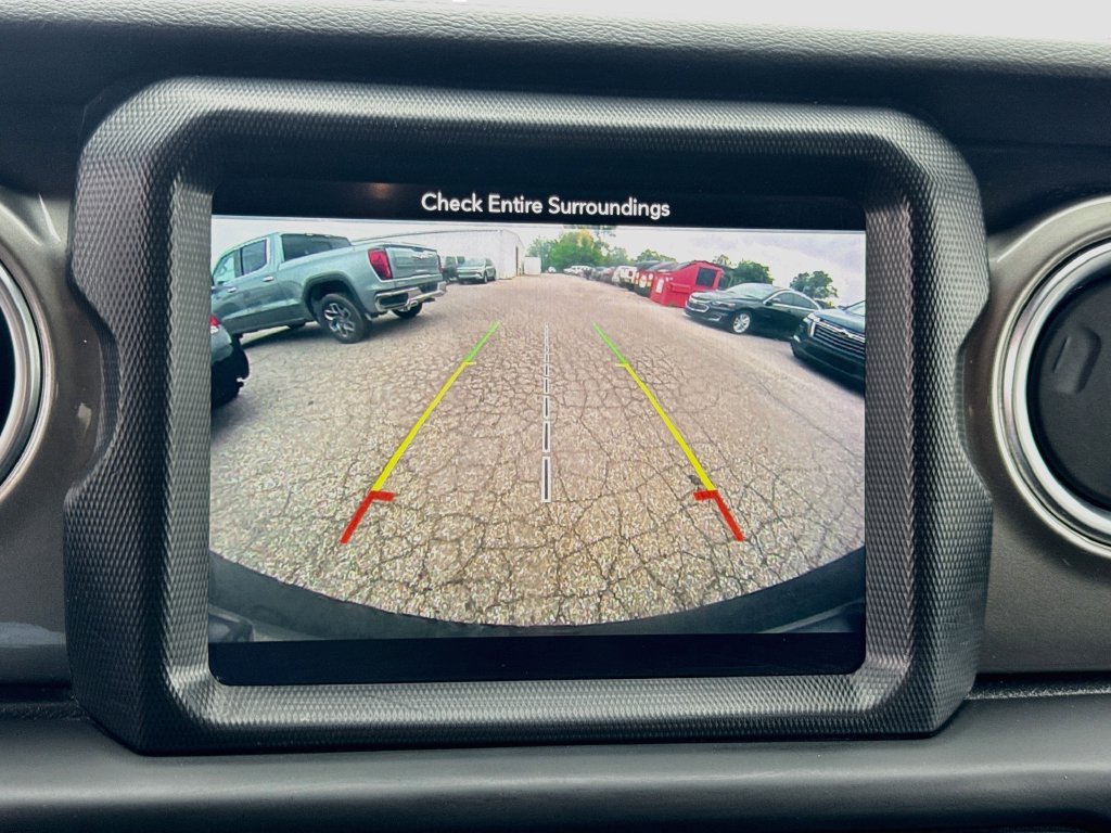 Used 2018 Jeep Wrangler Unlimited Sahara AWD/4WD image 14