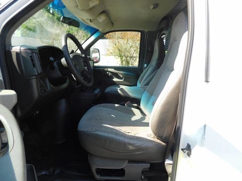 Used 2003 GMC Savana 1500 w/ Chrome Appearance Package image 8