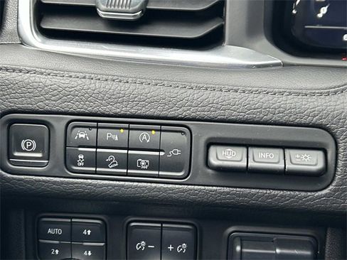 Used 2022 GMC Yukon XL Denali w/ Advanced Technology Package image 31