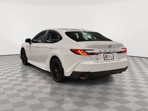 Used 2025 Toyota Camry SE image 5