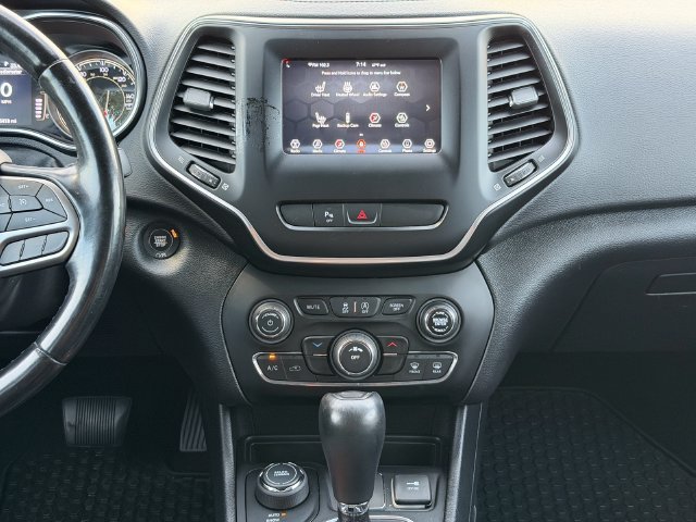 Used 2020 Jeep Cherokee Latitude Plus w/ Cold Weather Group AWD/4WD image 21