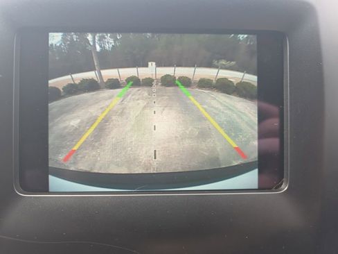 Used 2019 Jeep Cherokee Latitude w/ Popular Appearance Group image 28