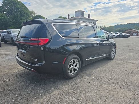 Used 2022 Chrysler Pacifica Limited AWD/4WD image 5