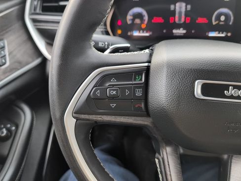 Used 2023 Jeep Grand Cherokee Limited w/ Luxury Tech Group II image 28