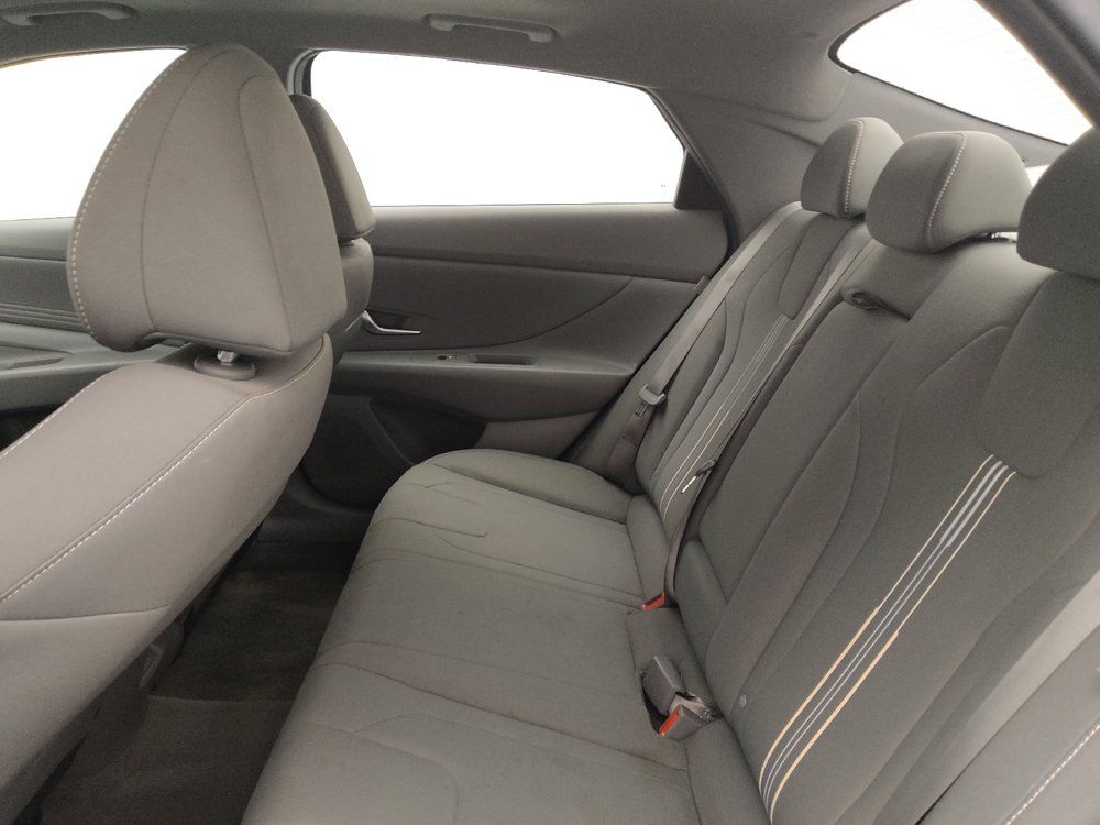 Used 2025 Hyundai Elantra SEL FWD image 18