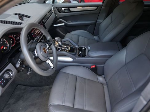 Certified 2022 Porsche Cayenne Turbo image 14