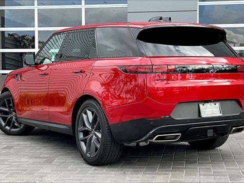 Used 2025 Land Rover Range Rover Sport SE image 12