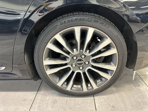 Used 2018 Lincoln Continental Reserve w/ Continental Climate Package image 5