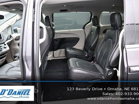Used 2022 Chrysler Pacifica Touring-L FWD image 35